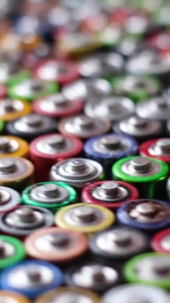 Vengono Utilizzate Batterie Scarico Monouso Diverse Dimensioni Colori Preparazioni Riciclaggio — Video Stock