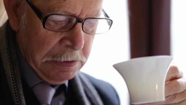 Primo Piano Anziano Che Beve Una Tazza Caffè Uomo Anziano — Video Stock