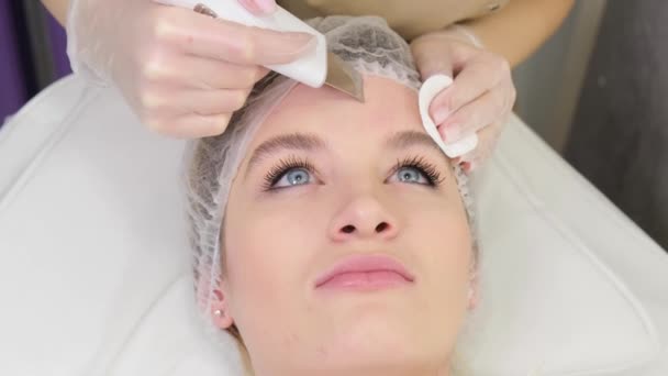 Mãos Cosmetologist Irreconhecíveis Luvas Usando Alça Máquina Descascamento Facial Hydra — Vídeo de Stock