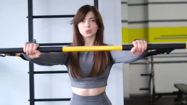 Frumoasă Fată Fitness Brunetă Care Face Exerciții Sala Gimnastică Femeie — Videoclip de stoc