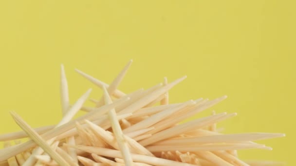 Productos Higiénicos Palos Bambú Para Cepillarse Los Dientes Rotan Círculo — Vídeos de Stock