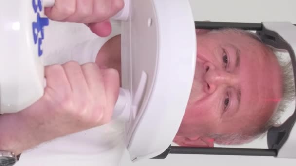 Máquina Raio Dental Com Uma Tomada Cefalométrica Homem Idoso Tira — Vídeo de Stock