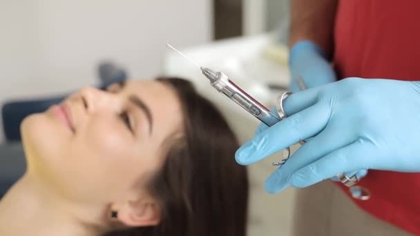 Dentista Tiene Una Siringa Anestetizza Suo Paziente Primo Piano Dentista — Video Stock