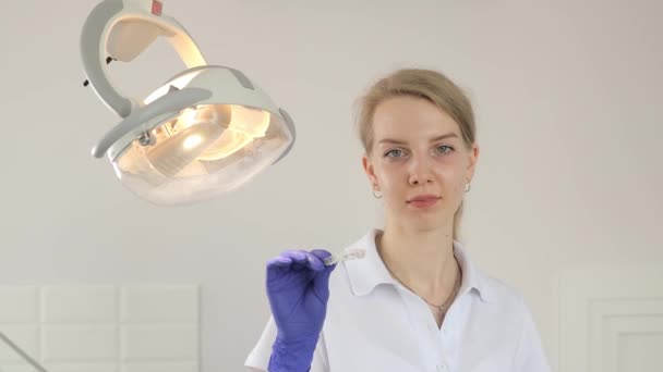 Potret Seorang Dokter Gigi Wanita Kantor Giginya Konsep Perawatan Gigi — Stok Video