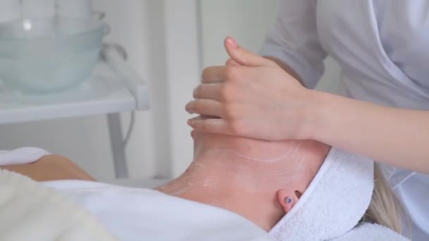 Rejuvenating Facial Massage Cosmetology Girl Given Facial Massage Cosmetologists Office — Stock Video