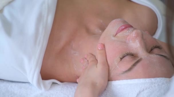 Gezichtsmassage Close Van Vrouwen Gezicht Tijdens Spa Massage Schoonheidssalon Spa — Stockvideo