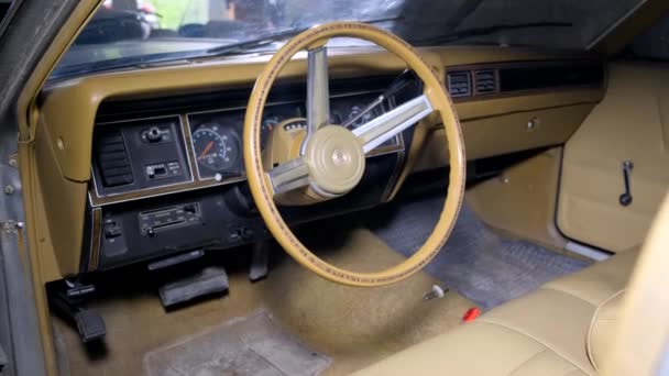 Amerika Dan Yıllık Eski Bir Arabanın Içi Çok Güzel — Stok video