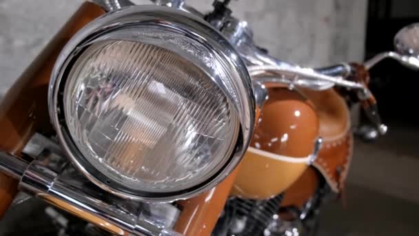 Şık Sarı Retro Motosiklet Kapat — Stok video