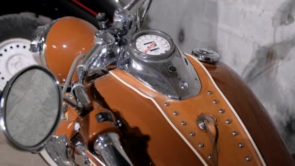 Крупним Планом Жовтий Ретро Мотоцикл — стокове відео