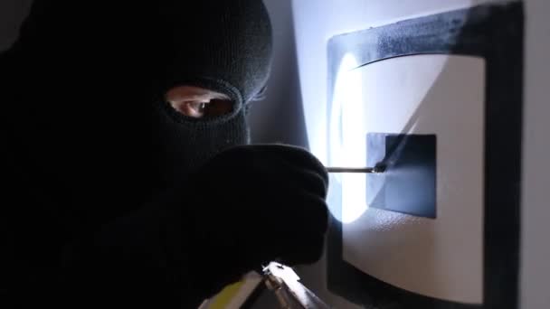Robber Flashlight Mask Breaks Safe Robbery House — Stock Video