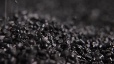 Tek kullanımlık sofra takımı yapma süreci. Plastik üretime yazıklar olsun.