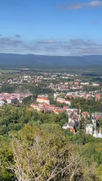Toeristische Stad Karlovy Vary Tsjechië Verticale Video — Stockvideo