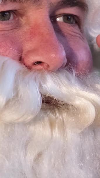Portret Świętego Mikołaja Bliska Koncepcja Prezentów Pionowe Wideo — Wideo stockowe