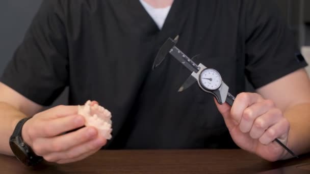 Plastische Chirurgie Des Menschlichen Gesichts Blepharoplastik Gerät Zur Markierung Von — Stockvideo