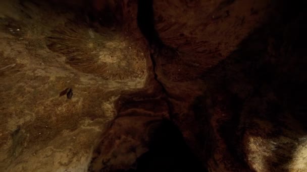 Исследование Пещер Спелеология Подземелья Темный Туннель Подземные Раскопки — стоковое видео