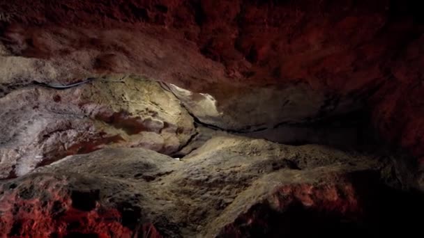 Каменная Пещера Темница Темный Туннель Раскопки Землей — стоковое видео