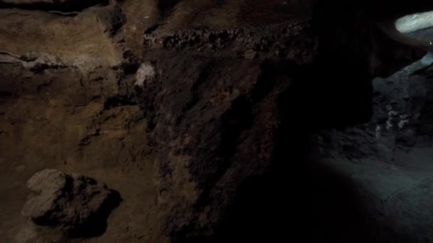Speleologi Fängelsehålor Mörka Tunnlar Underjordiska Utgrävningar Långsamma Rörelser — Stockvideo