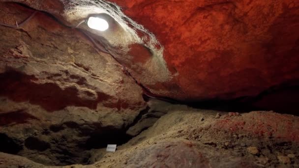 Велика Природна Печера Камінням Освітлена Печера Археології — стокове відео