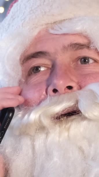 Święty Mikołaj Rozmawia Przez Telefon Świętujemy Boże Narodzenie Nowy Rok — Wideo stockowe