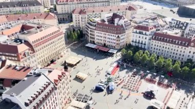 Dresden 'deki saray binalarının mimari merkezinin havadan görünüşü. Almanya.
