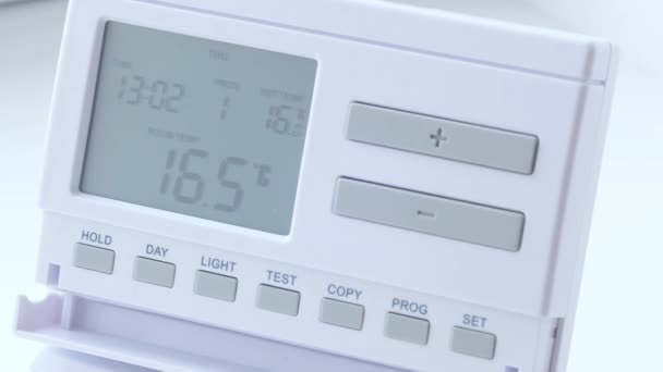 Chytrý Dům Nástěnným Displejem Který Ukazuje Teplotu Domě Vytápění Domu — Stock video