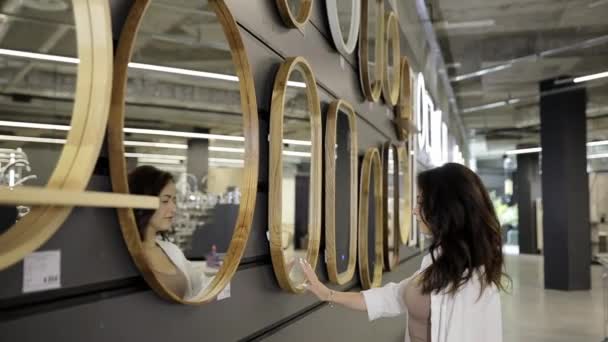 Customer Looks Bathroom Mirror Furniture Store Creating Design House — Stock Video