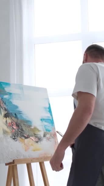 Artista Pinta Uma Obra Arte Uma Tela Com Pintura Óleo — Vídeo de Stock