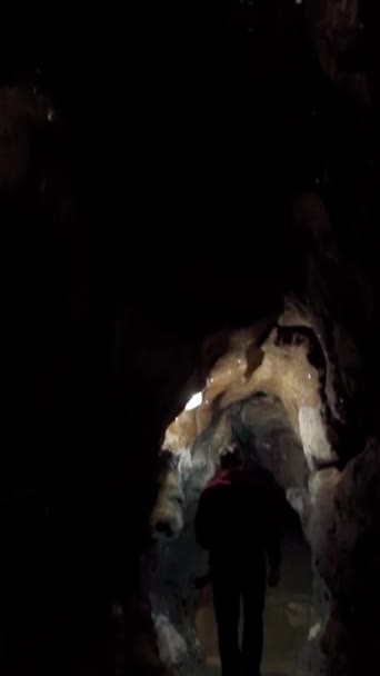 Professional Speleologist Illuminates Explores Dark Stone Cave Vertical Video — Stock Video