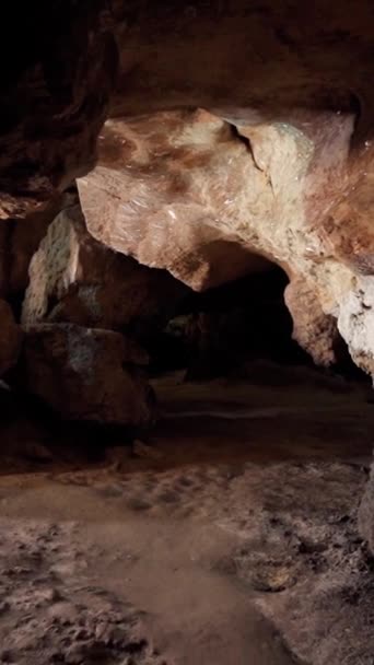 Duistere Kerker Tunnel Ondergrondse Opgravingen Verticale Video — Stockvideo