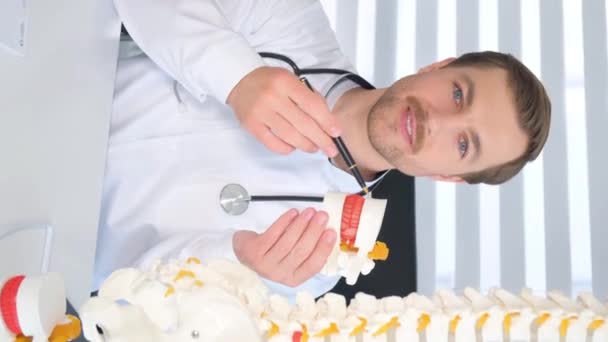 Vertikales Video Porträt Eines Reha Arztes Reha Büro Moderne Medizin — Stockvideo