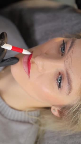 Female Beautician Black Gloves Makes Permanent Makeup Womans Lips Using — Stock Video
