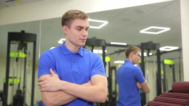 Portrait Jeune Instructeur Gymnastique Masculin — Video