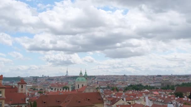 Luftaufnahme Einer Stadt Mit Kumuluswolken Himmel Die Landschaft Horizont Hochhäuser — Stockvideo