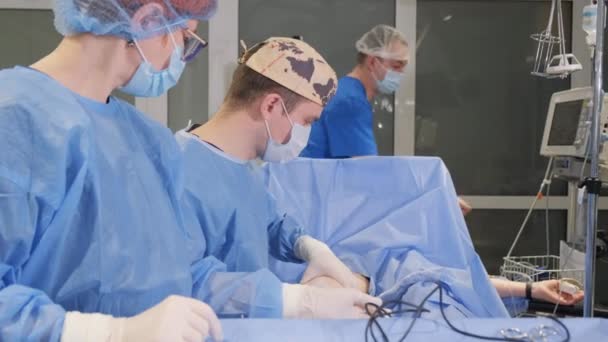 Surgeons Operating Room Perform Surgery Patient Wearing Hats Caps Shirts — Stock Video
