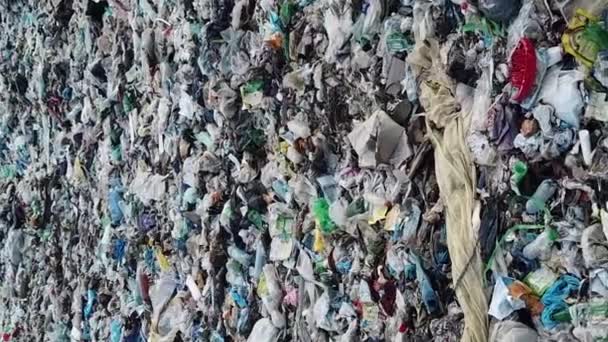 Ένας Σημαντικός Σωρός Αποβλήτων Βρίσκεται Στο Έδαφος Επηρεάζοντας Τοπίο Έδαφος — Αρχείο Βίντεο