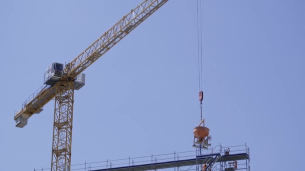 Sky High Construction Crane Made Composite Materials Efficiently Working Building — Stock Video