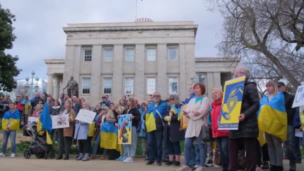 Gruppo Ucraini Sta Radunando Onore Due Anni Dall Invasione Larga — Video Stock
