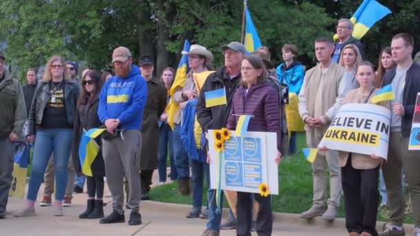 Grupo Ucranianos Está Reuniendo Honor Dos Años Desde Invasión Gran — Vídeos de Stock