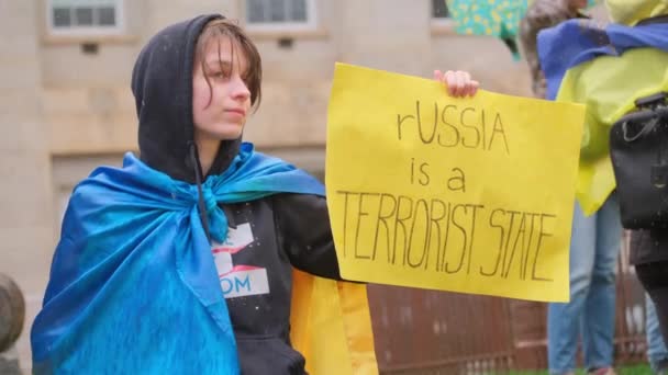 2024年2月24日 华盛顿特区 一群人聚集在一起 在战争爆发两周年之际抗议对乌克兰的入侵 — 图库视频影像
