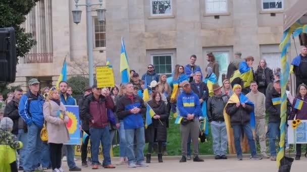Raleigh Abd Şubat 2024 Ukrayna Daki Savaşı Protesto Eden Insanların — Stok video