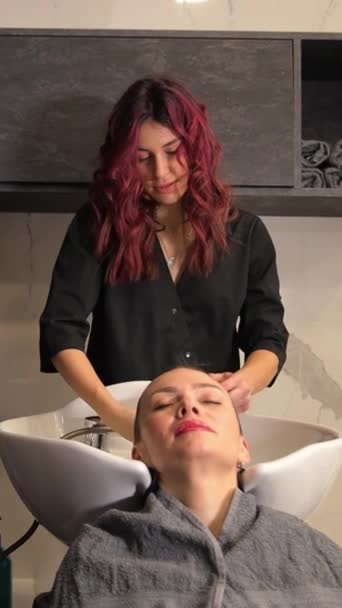 Woman Sitting Salon Washing Her Hair Sink Her Mouth Open — Stock Video