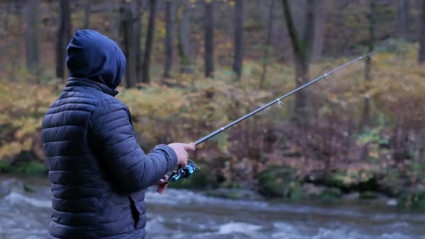 Fisherman Fishing Rod Bank River Man Catches Pike Perch Carp — Stock Video