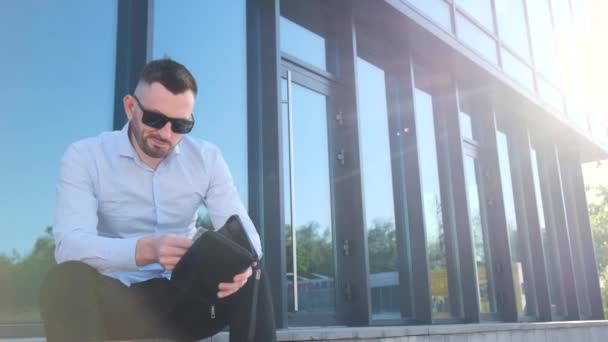 Businessman Sunglasses Background Business Center Looks Wallet Managers Profit Rich — Stock Video