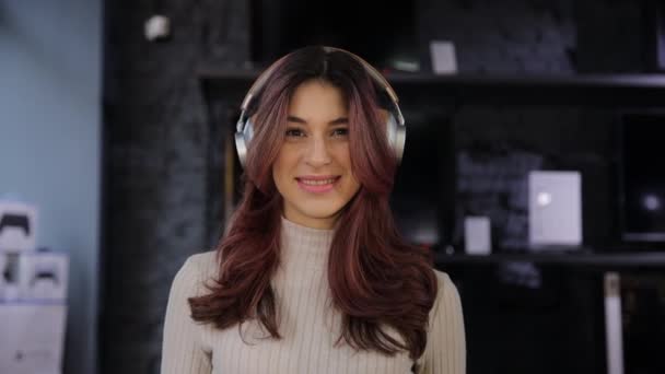 Positive Girl American Appearance Pleasant Smile Wears New Headphones Digital — Stock Video