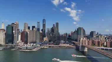 Brooklyn Köprüsü ve Dünya Ticaret Merkezi olan Manhattan şehir merkezi. Tökezleme kavramı. - Evet. Yüksek kalite 4k görüntü
