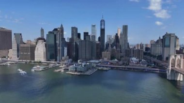 Manhattan 'da tanınmış özgürlük kulesi olan bir ticaret merkezi. Yüksek kalite 4k görüntü