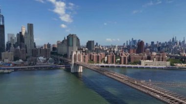 Hayaller Şehri, New York. Brooklyn 'deki tarihi köprünün mimarisi. Şehir köprüsü mimarisi. Yüksek kalite 4k görüntü