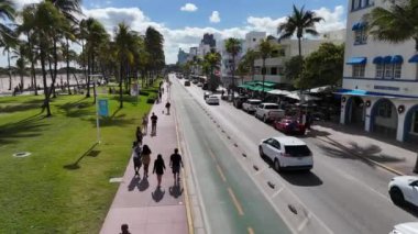 Miami Beach, Miami, ABD 'deki Ocean Drive Bulvarı' nın en aşağı manzarası. Florida, ABD.
