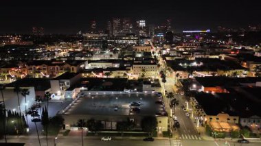 California, Los Angeles, Beverly Hills sokaklarının insansız hava aracı videosu..