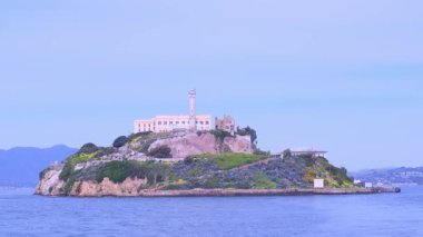 Tarihi hapishane yapısını ve ikonik deniz fenerini gözler önüne seren Alcatraz Adası 'nın güzel manzarasının tadını çıkarın.
